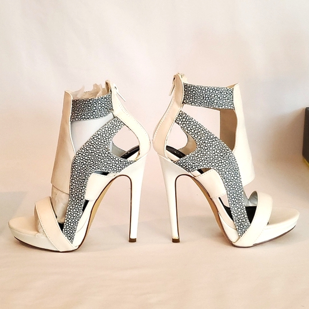 Shoedazzle | Camele Green/Black heels - Picture 9 of 16